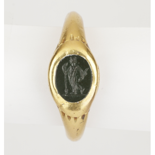 A Fine Finger-Ring set with a Heliotrope Intaglio of a Warrior /A
